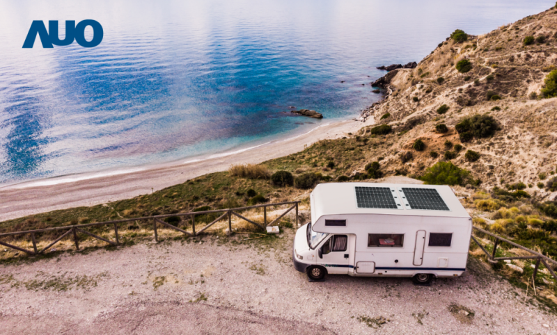 「可撓輕量化太陽光電板SunCurva」使用輕量特殊耐候型複合板取代傳統太陽能板的玻璃前板，不僅降低70%重量，每米平方僅3Kg；具有抗衝擊性能及通過電磁相容性測試，可應用於交通運輸工具，如露營車、遊艇等